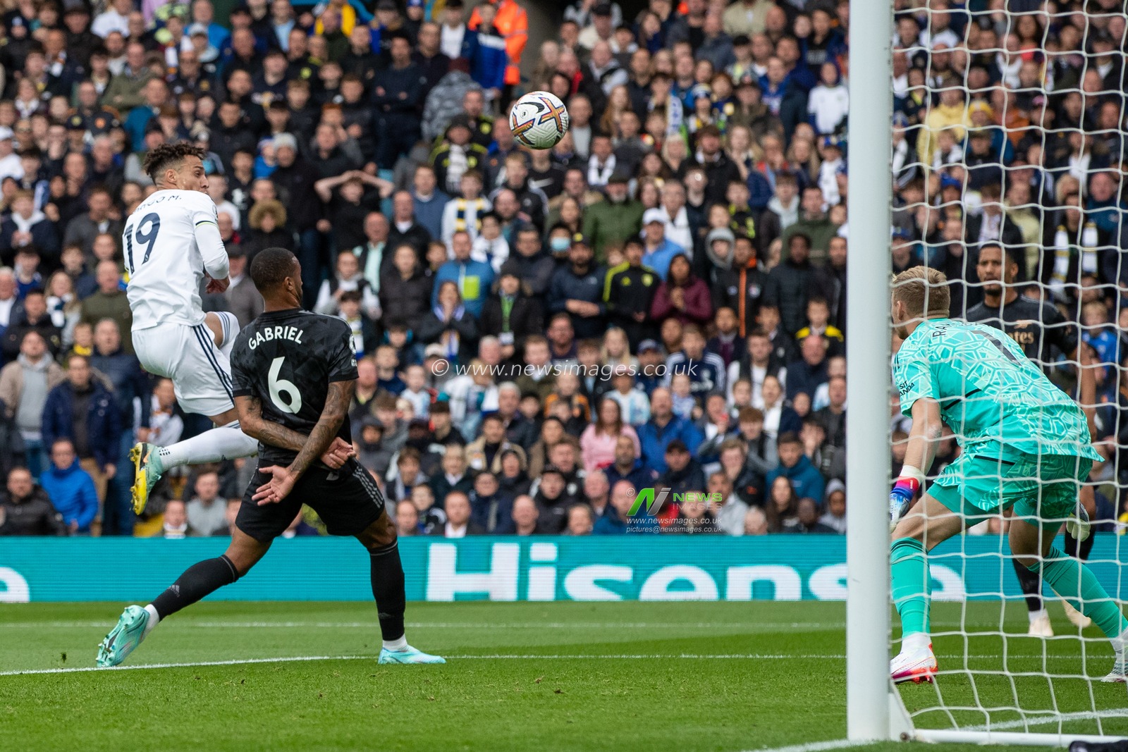 Rodrigo Moreno #19 of Leeds United takes a shot during the Premier League match Leeds United vs Arsenal at Elland Road, Leeds, United Kingdom, 16th October 2022

(Photo by James Heaton/News Images)