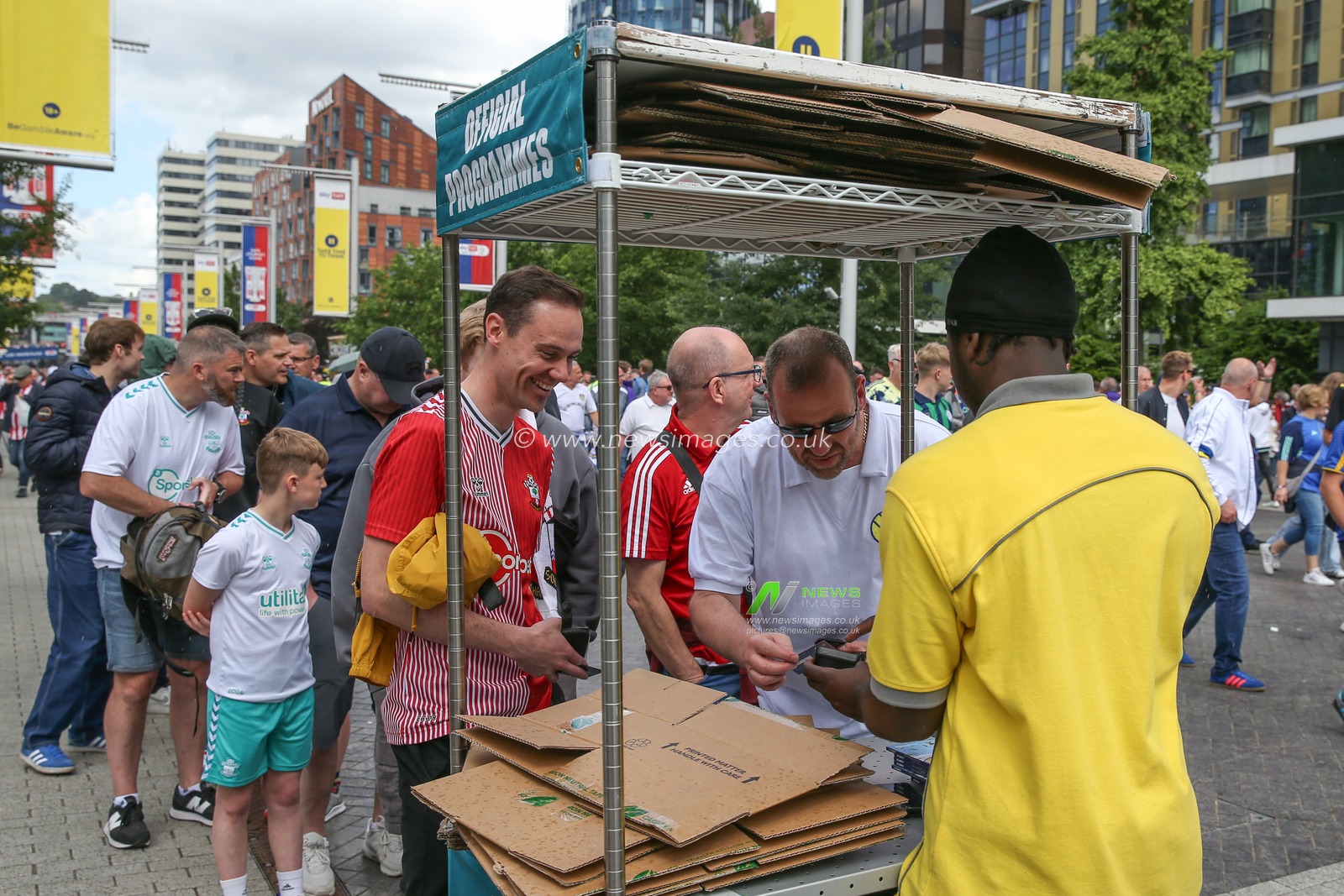 Fans buying a match day programme during the Sky Bet Championship Play-Off Final match Leeds United vs Southampton at Wembley Stadium, London, United Kingdom, 26th May 2024

(Photo by Gareth Evans/News Images)