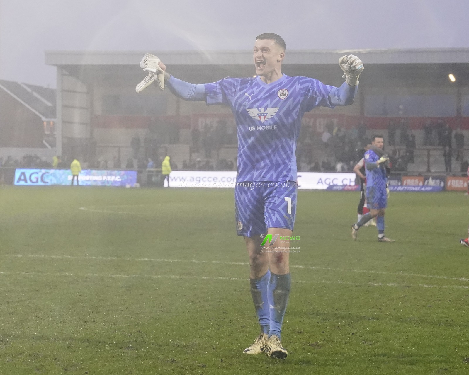 Liam Roberts of Barnsley celebrates in front of the fans after the Sky Bet League 1 match Fleetwood Town vs Barnsley at Highbury Stadium, Fleetwood, United Kingdom, 17th February 2024

(Photo by Steve Flynn/News Images)