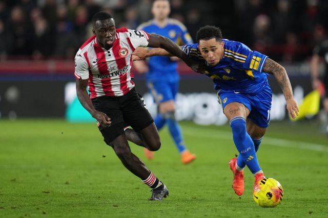 Michael Kayode of Brentford and Noah Okafor of Leeds United during the Premier League match Brentford vs Leeds United at The Gtech Community Stadium, London, United Kingdom, 14th December 2025

(Photo by Harvey Murphy/News Images)

*** GER AUT SUI OUT ***