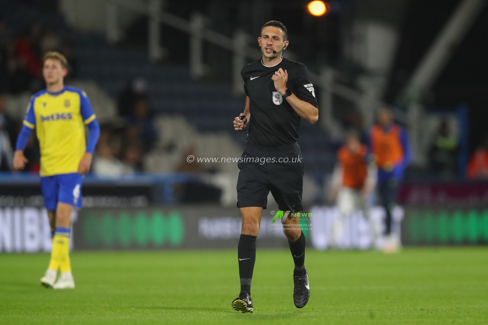 Referee Tom Reeves during the Sky Bet Championship match Huddersfield Town vs Stoke City at John Smith's Stadium, Huddersfield, United Kingdom, 20th September 2023

(Photo by Gareth Evans/News Images)