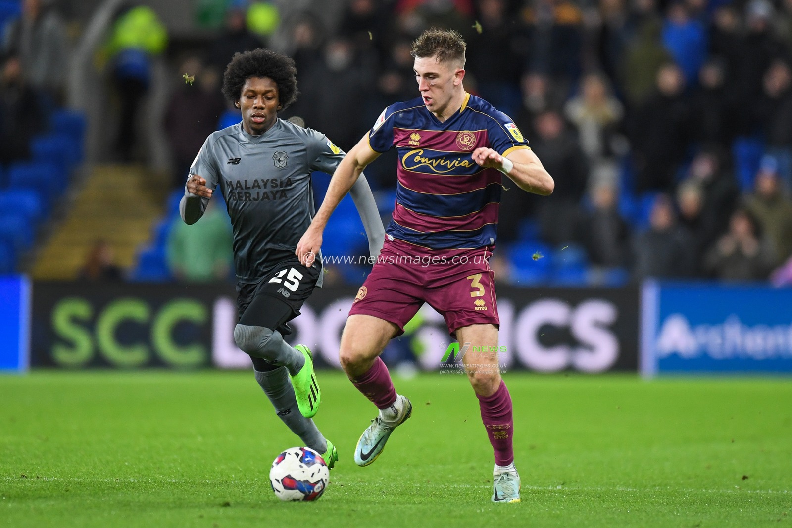 Jimmy Dunne #3 of QPR Under pressure from Jaden Philogene-Bidace #25 of Cardiff City  during the Sky Bet Championship match Cardiff City vs Queens Park Rangers at Cardiff City Stadium, Cardiff, United Kingdom, 26th December 2022

(Photo by Mike Jones/News Images)
