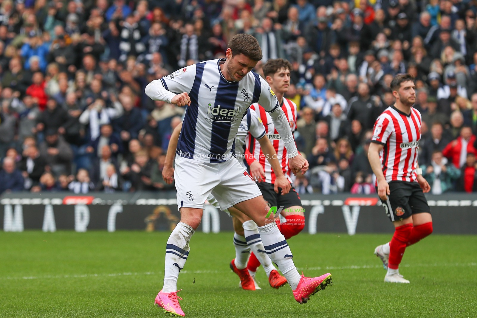 John Swift #19 of West Bromwich Albion celebrates his goal to make it 1-0 during the Sky Bet Championship match West Bromwich Albion vs Sunderland at The Hawthorns, West Bromwich, United Kingdom, 23rd April 2023

(Photo by Gareth Evans/News Images)
