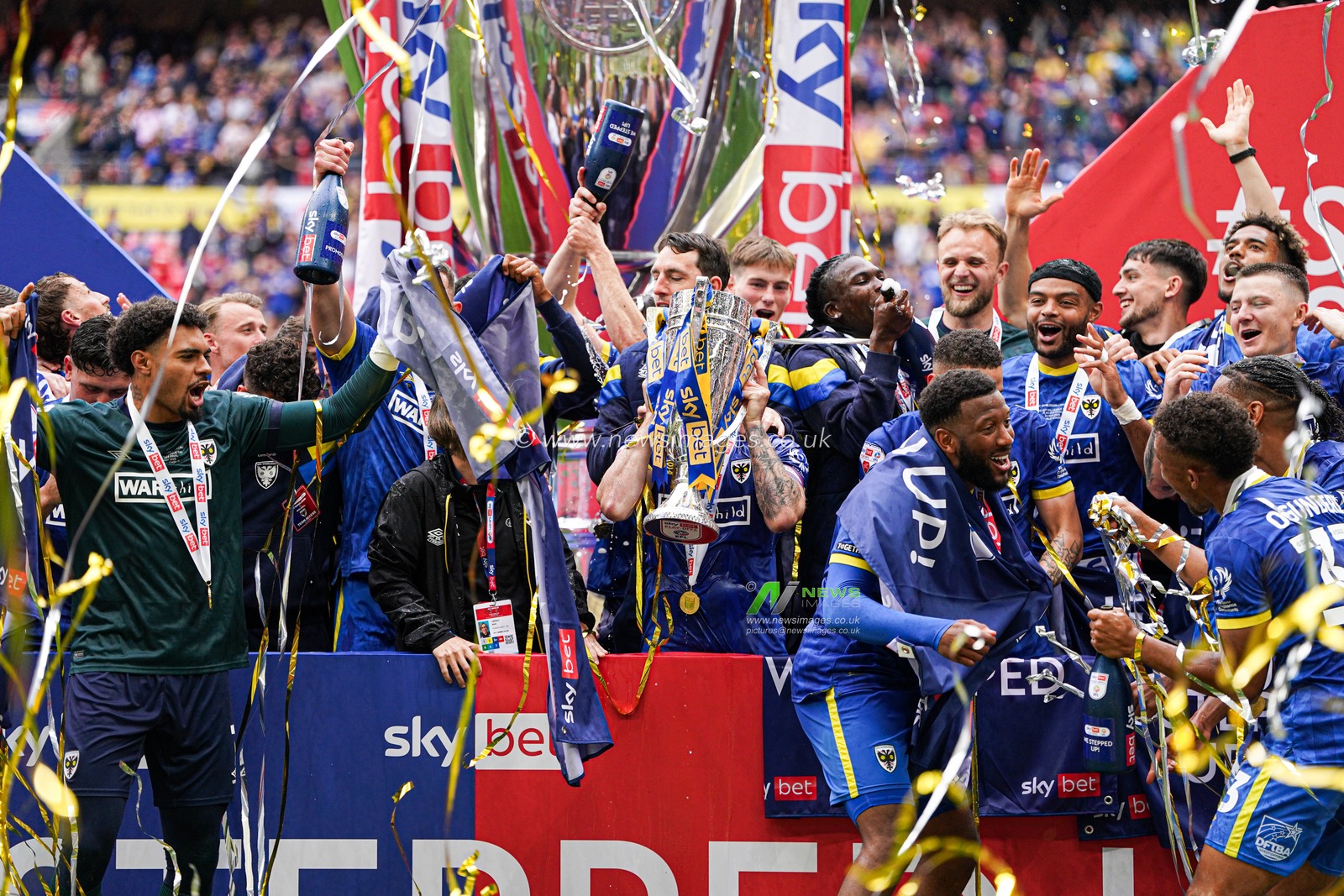 Wimbledon celebrating after the Sky Bet League 2 Playoff Final match AFC Wimbledon vs Walsall at Wembley Stadium, London, United Kingdom, 26th May 2025

(Photo by Harvey Murphy/News Images)