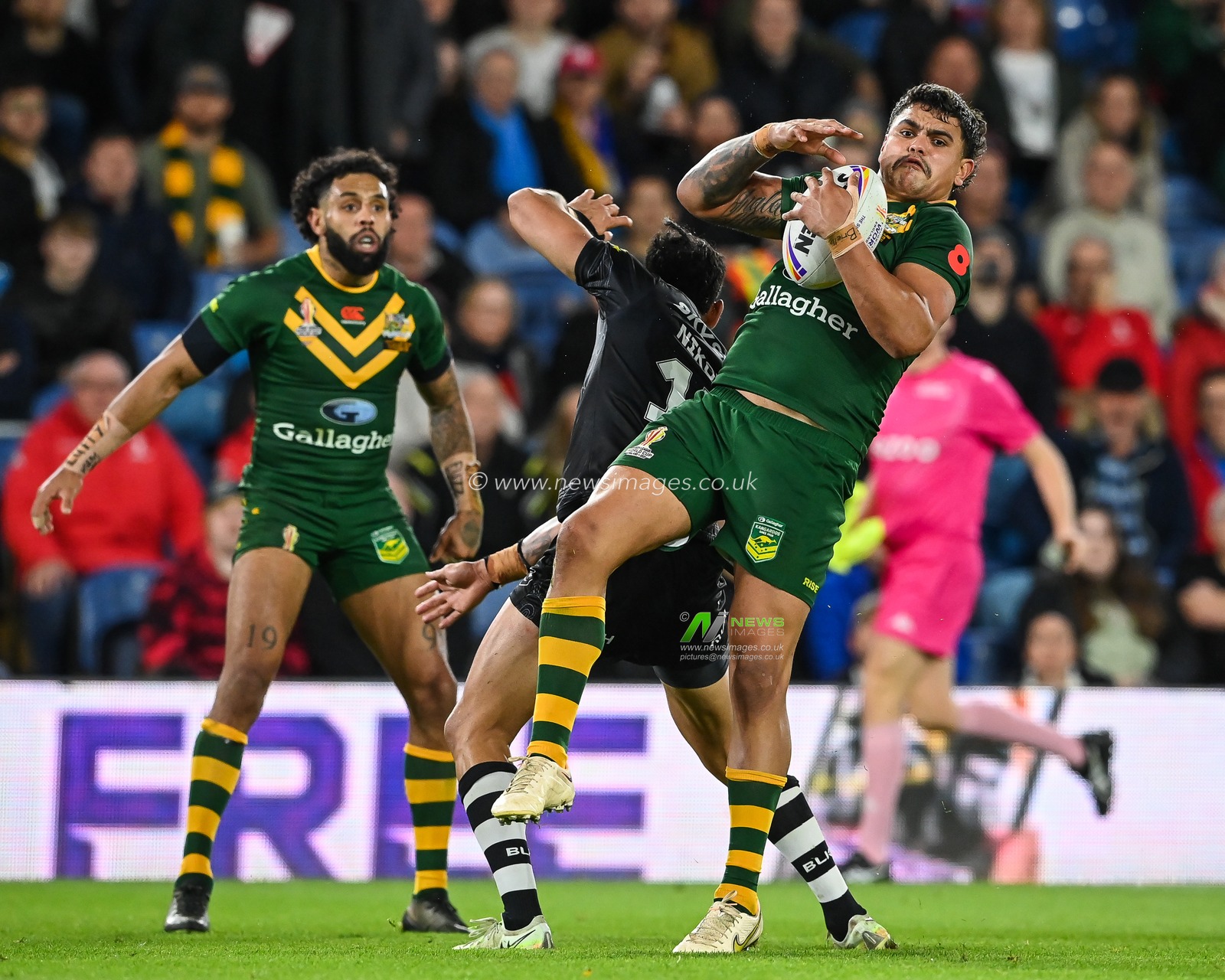 Latrell Mitchell of Australia takes the high ball during the Rugby League World Cup 2021 Semi Final match Australia vs New Zealand at Elland Road, Leeds, United Kingdom, 11th November 2022

(Photo by Craig Thomas/News Images)