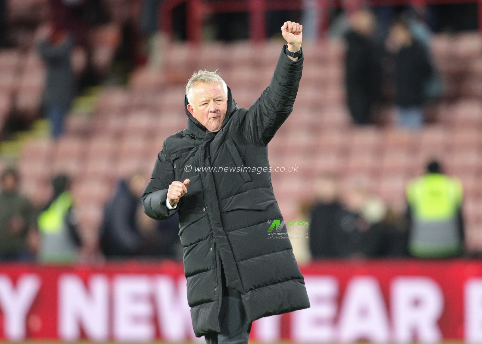 Chris Wilder manager of Sheffield United applauds the fans after the final whistle during the Sky Bet Championship match Sheffield United vs Leicester City at Bramall Lane, Sheffield, United Kingdom, 1st January 2026

(Photo by Richard Bierton/News Images)

*** GER AUT SUI OUT ***