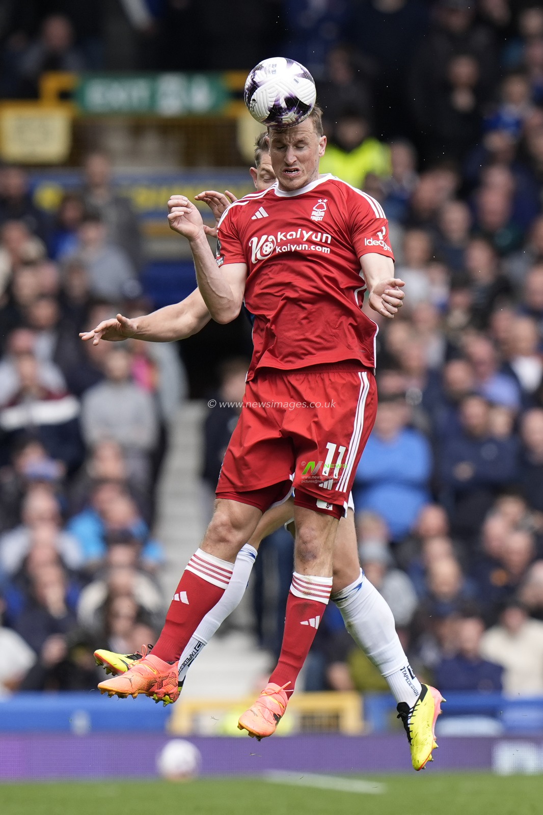 Chris Wood of Nottingham Forest wins a header during the Premier League match Everton vs Nottingham Forest at Goodison Park, Liverpool, United Kingdom, 21st April 2024

(Photo by Steve Flynn/News Images)
