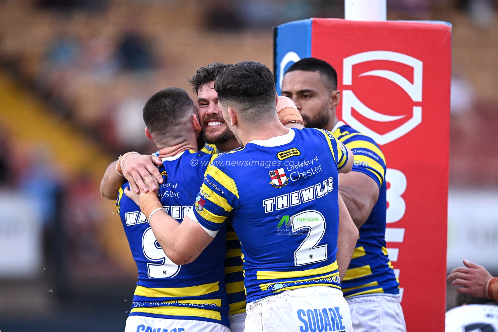 Joe Philbin of Warrington Wolves celebrates scoring his team's fourth try with teammates during the Betfred Super League round 22 match Bradford Bulls vs Warrington Wolves at Odsal Stadium, Bradford, United Kingdom on 08 August 2026

(Photo by Ben Roberts/News Images)