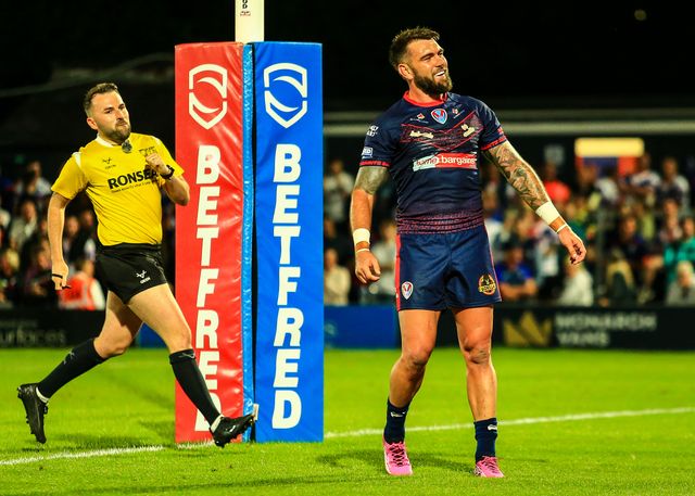 Kyle Feldt of St. Helens celebrates his try during the Betfred Super League round 21 match Wakefield Trinity vs St Helens at DIY Kitchens Stadium, Wakefield, United Kingdom, 8th August 2025

(Photo by Richard Bierton/News Images)