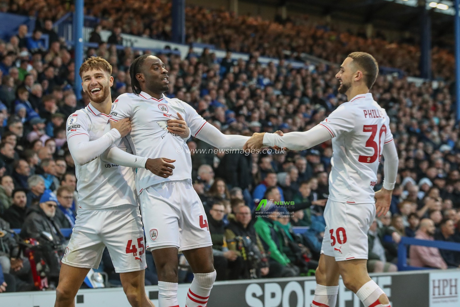 Devante Cole of Barnsley celebrates his goal to make it 0-1 during the Sky Bet League 1 match Portsmouth vs Barnsley at Fratton Park, Portsmouth, United Kingdom, 16th April 2024

(Photo by Alfie Cosgrove/News Images)