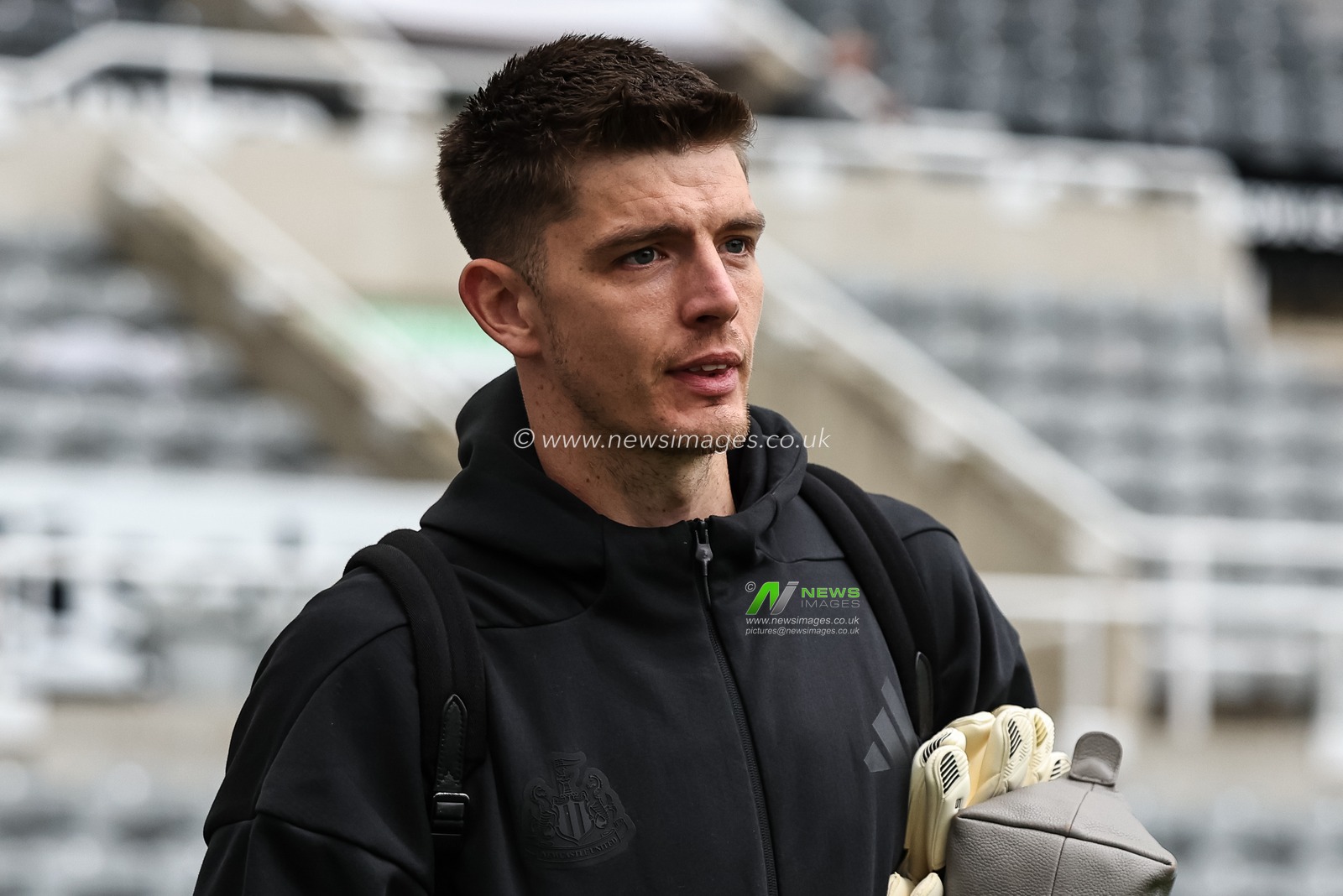 Nick Pope of Newcastle United arrives during the Premier League match Newcastle United vs Arsenal at St. James's Park, Newcastle, United Kingdom, 2nd November 2024

(Photo by Mark Cosgrove/News Images)