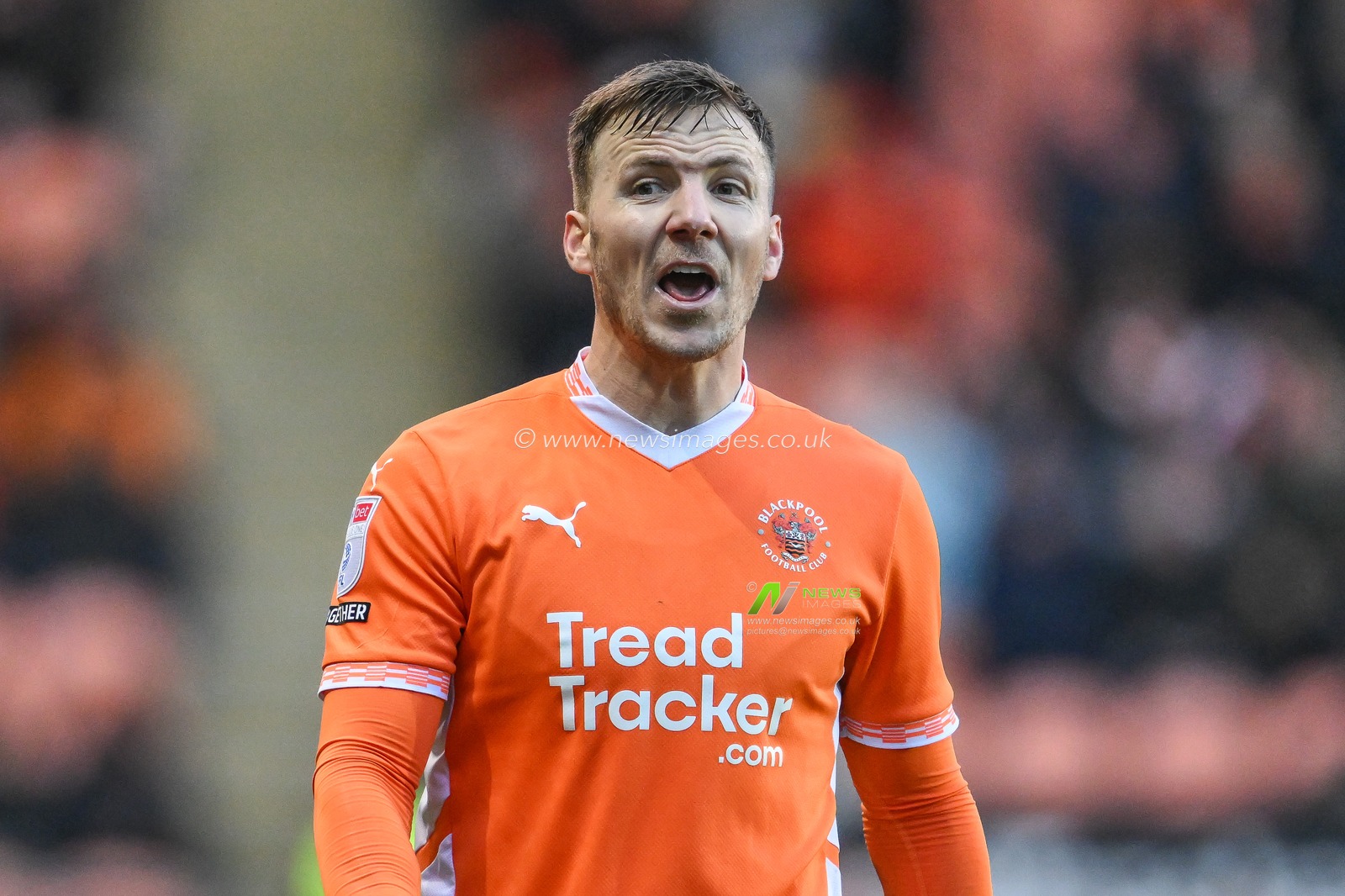 Lee Evans of Blackpool gives his team instructions during the Sky Bet League 1 match Blackpool vs Shrewsbury Town at Bloomfield Road, Blackpool, United Kingdom, 1st January 2025

(Photo by Craig Thomas/News Images)