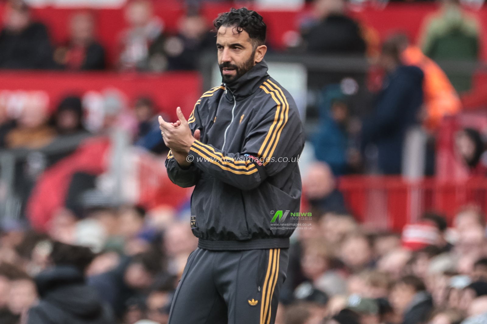 Ruben Amorim manager of Manchester United applauds his players during the Premier League match Manchester United vs Sunderland at Old Trafford, Manchester, United Kingdom, 4th October 2025

(Photo by Mark Cosgrove/News Images)