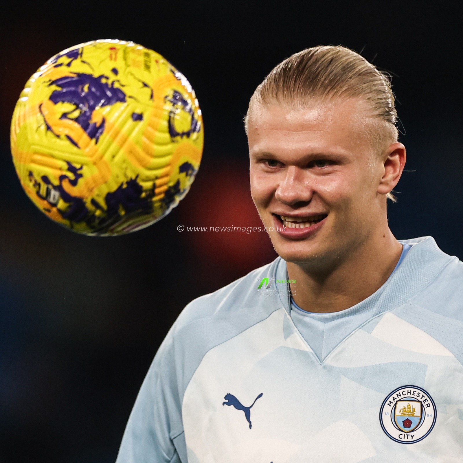 Erling Haaland of Manchester City during the pre-game warm up ahead of the Premier League match Manchester City vs Burnley at Etihad Stadium, Manchester, United Kingdom, 31st January 2024

(Photo by Mark Cosgrove/News Images)