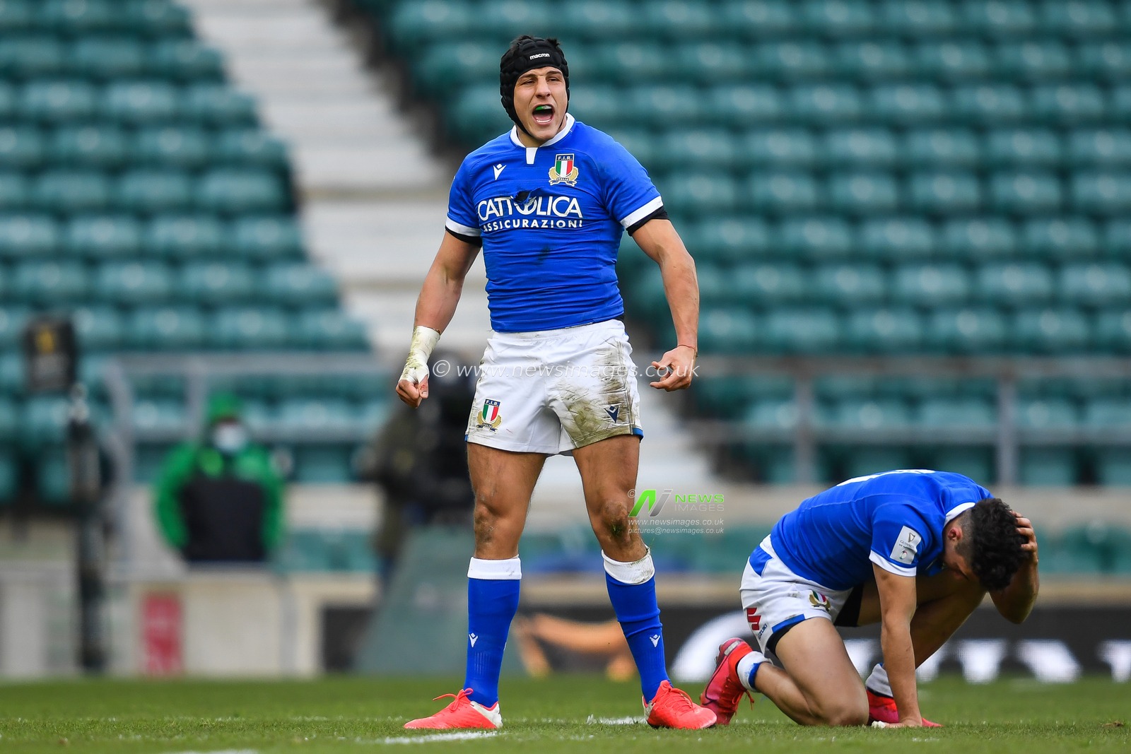 Juan Ignacio of Italy celebrates a turn over
