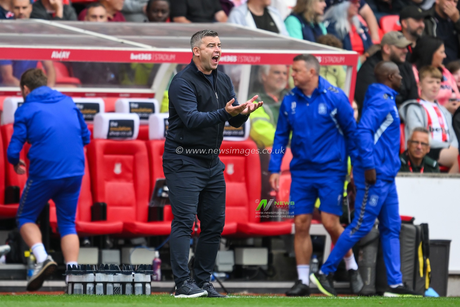 Steven Schumacher Manager of of Stoke City gives his team instructions during the Sky Bet Championship match Stoke City vs Coventry City at Bet365 Stadium, Stoke-on-Trent, United Kingdom, 10th August 2024

(Photo by Craig Thomas/News Images)