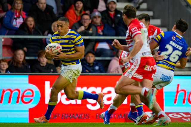 Albert Hopoate of Warrington Wolves goes over for a try during the Betfred Super League round 14 match St Helens vs Warrington Wolves at The BrewDog Stadium, St Helens, United Kingdom on 11 June 2026

(Photo by Maynard Manyowa/News Images)