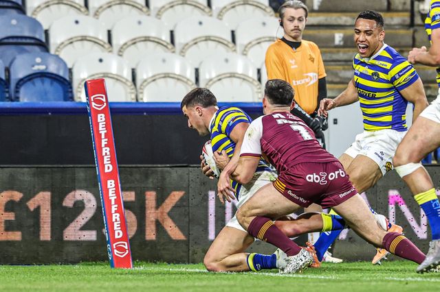 Josh Smith of Warrington Wolves goes over for a try during the Betfred Super League round 10 match Huddersfield Giants vs Warrington Wolves at Accu Stadium, Huddersfield, United Kingdom on 02 May 2026

(Photo by Alfie Cosgrove/News Images)