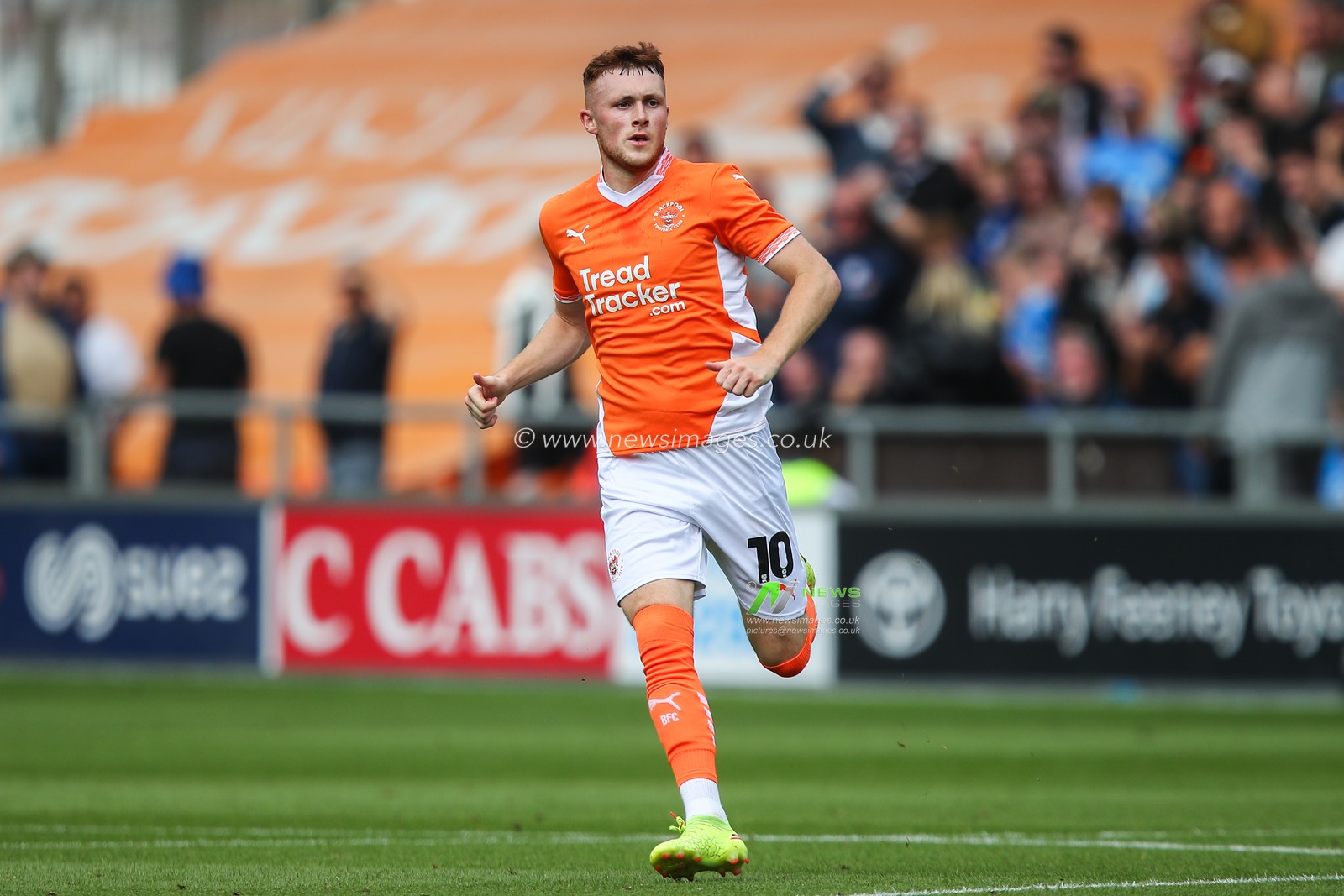 Sonny Carey of Blackpool during the Sky Bet League 1 match Blackpool vs Stockport County at Bloomfield Road, Blackpool, United Kingdom, 17th August 2024

(Photo by Gareth Evans/News Images)