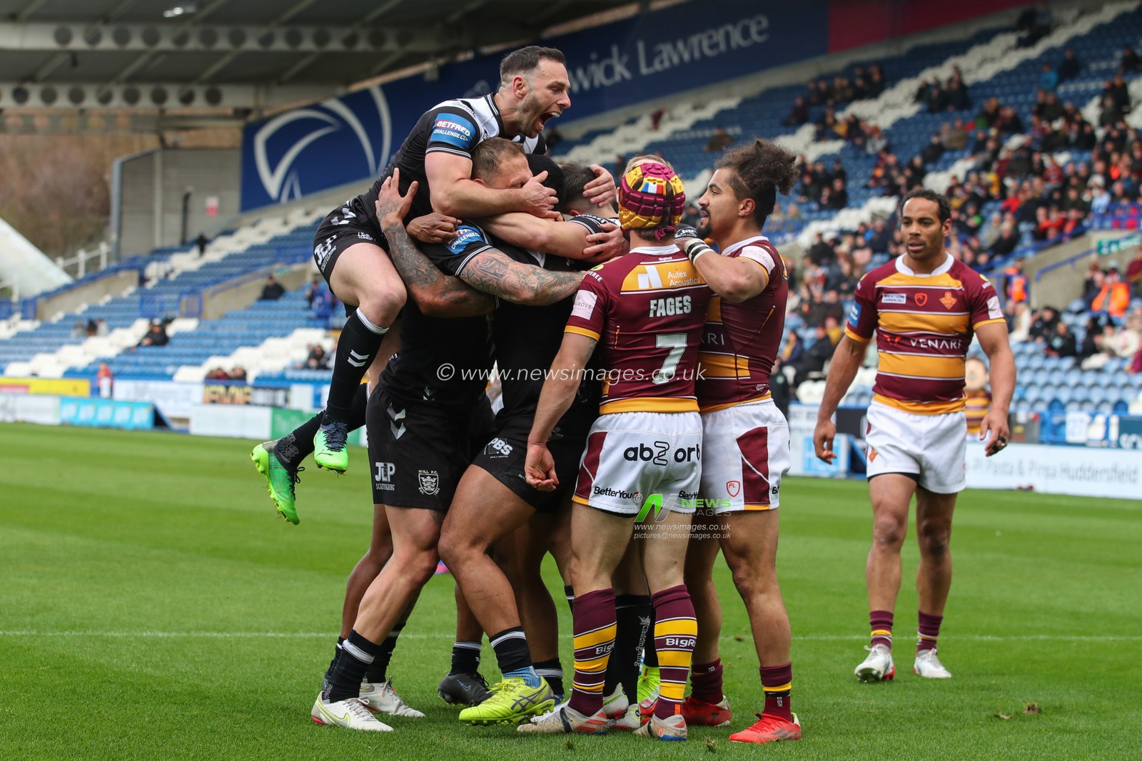 Manu Ma'u #12 of Hull FC celebrates his try
