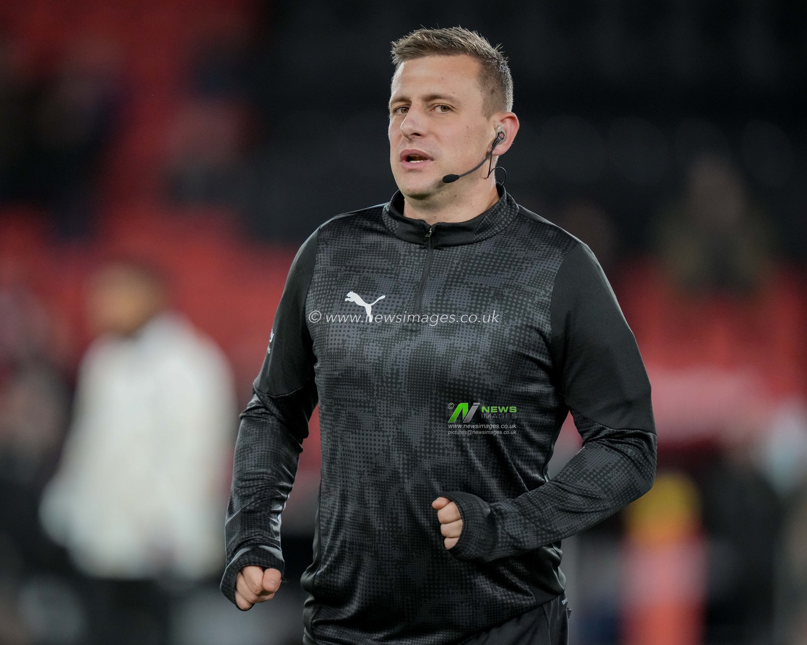 Referee Josh Smith warming up during the Sky Bet Championship match Sheffield United vs Norwich City at Bramall Lane, Sheffield, United Kingdom, 9th December 2025

(Photo by Maynard Manyowa/News Images)

*** GER AUT SUI OUT ***