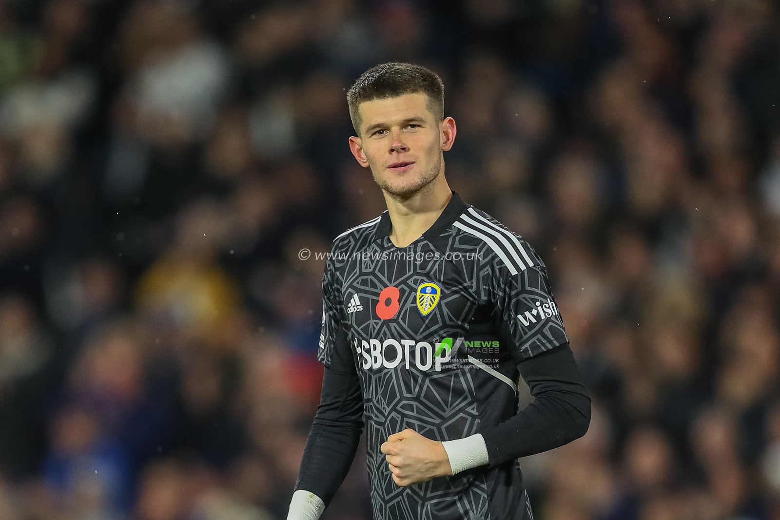 Illan Meslier #1 of Leeds United celebrates his teams win after the Premier League match Leeds United vs Bournemouth at Elland Road, Leeds, United Kingdom, 5th November 2022

(Photo by Gareth Evans/News Images)