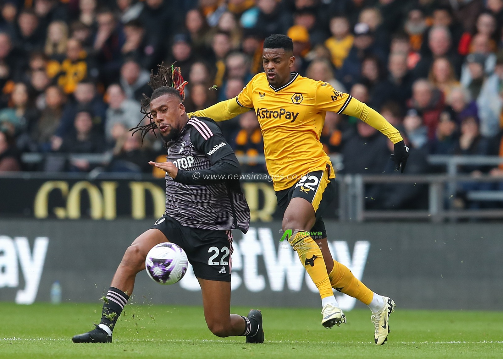 Alex Iwobi of Fulham passes the ball while under pressure from NÃ©lson Semedo of Wolverhampton Wanderers, during the Premier League match Wolverhampton Wanderers vs Fulham at Molineux, Wolverhampton, United Kingdom, 9th March 2024

(Photo by Gareth Evans/News Images)
