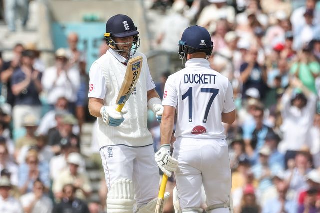 England captain Joe Root celebrates his 14,000th test career run during the 2nd Rothesay Test Match Day 4 match England vs New Zealand at The Kia Oval, London, United Kingdom on 20 June 2026

(Photo by Mark Cosgrove/News Images)