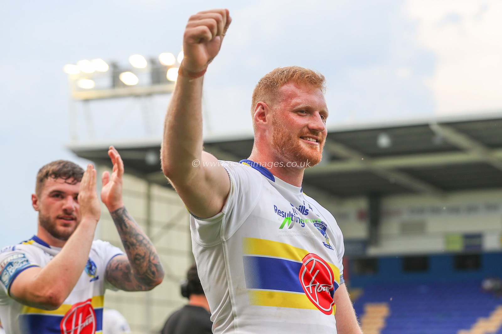 Joe Bullock #19 of Warrington Wolves celebrates his teams win after the Betfred Super League Round 15 match Warrington Wolves vs Huddersfield Giants at Halliwell Jones Stadium, Warrington, United Kingdom, 10th June 2023

(Photo by Gareth Evans/News Images)