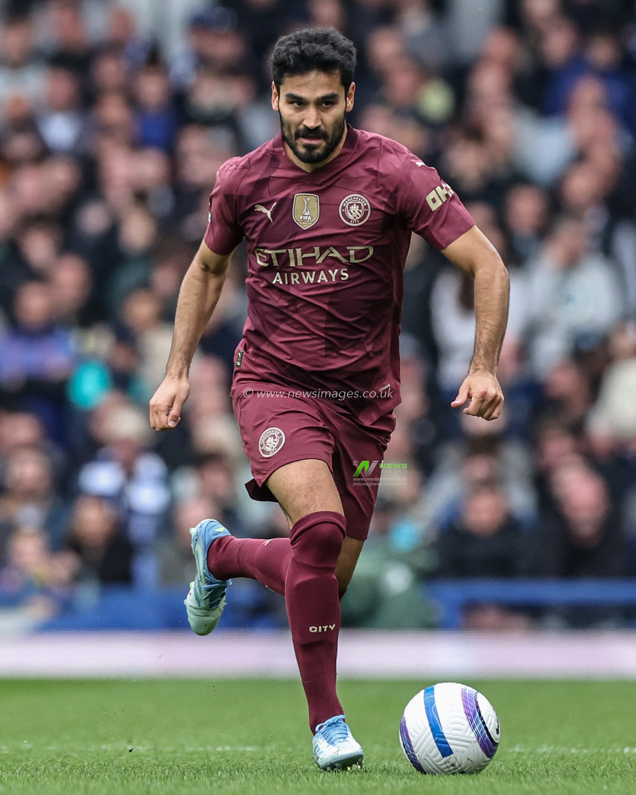 Ä°lkay GÃ¼ndoÄŸan of Manchester City breaks with the ball during the Premier League match Everton vs Manchester City at Goodison Park, Liverpool, United Kingdom, 19th April 2025

(Photo by Mark Cosgrove/News Images)