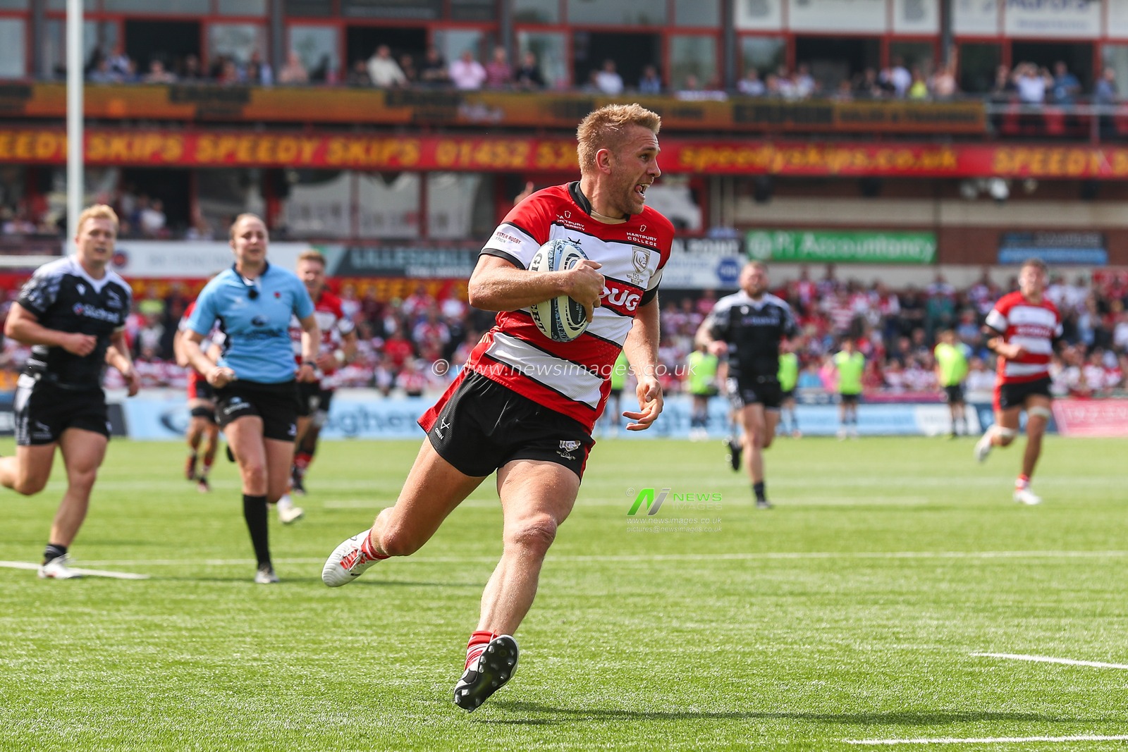 Chris Harris of Gloucester Rugby goes over for a try and makes the score 12-0 during the Gallagher Premiership match Gloucester Rugby vs Newcastle Falcons at Kingsholm Stadium , Gloucester, United Kingdom, 18th May 2024

(Photo by Gareth Evans/News Images)