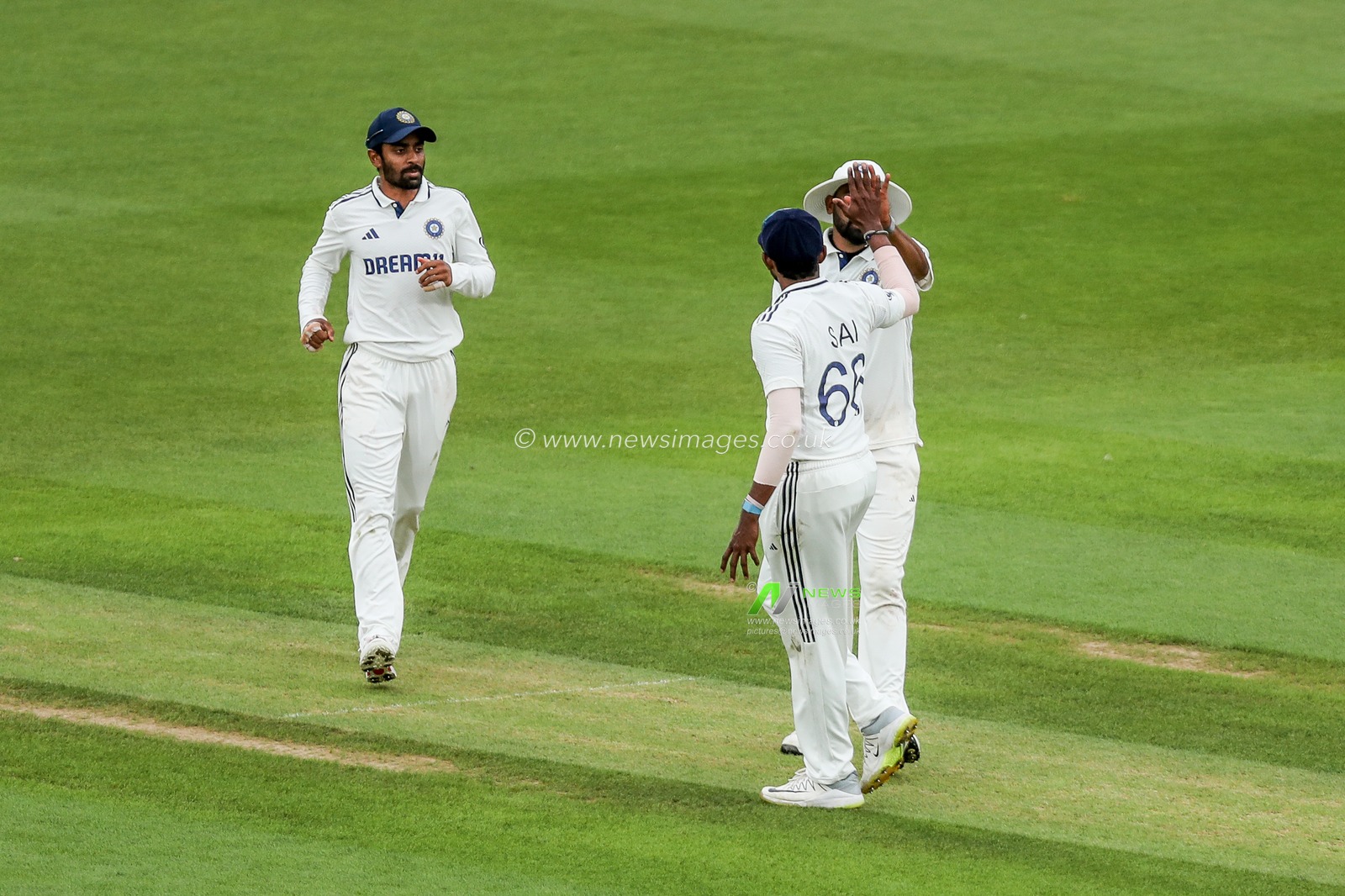 India celebrates after the dismissal of Harry Brook of England during the 5th Rothesay Test Match day 4 England vs India at The Kia Oval, London, United Kingdom, 3rd August 2025

(Photo by Izzy Poles/News Images)