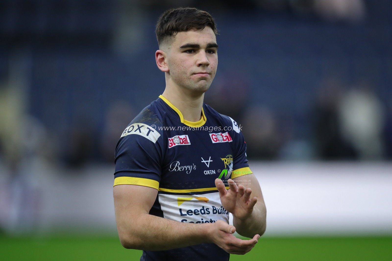 Jack Sinfield #29 of Leeds Rhinos claps his hands and applauds the supporters at full-time after the Rugby League Pre Season match Leeds Rhinos vs Bradford Bulls at Headingley Stadium, Leeds, United Kingdom, 29th January 2023

(Photo by James Heaton/News Images)