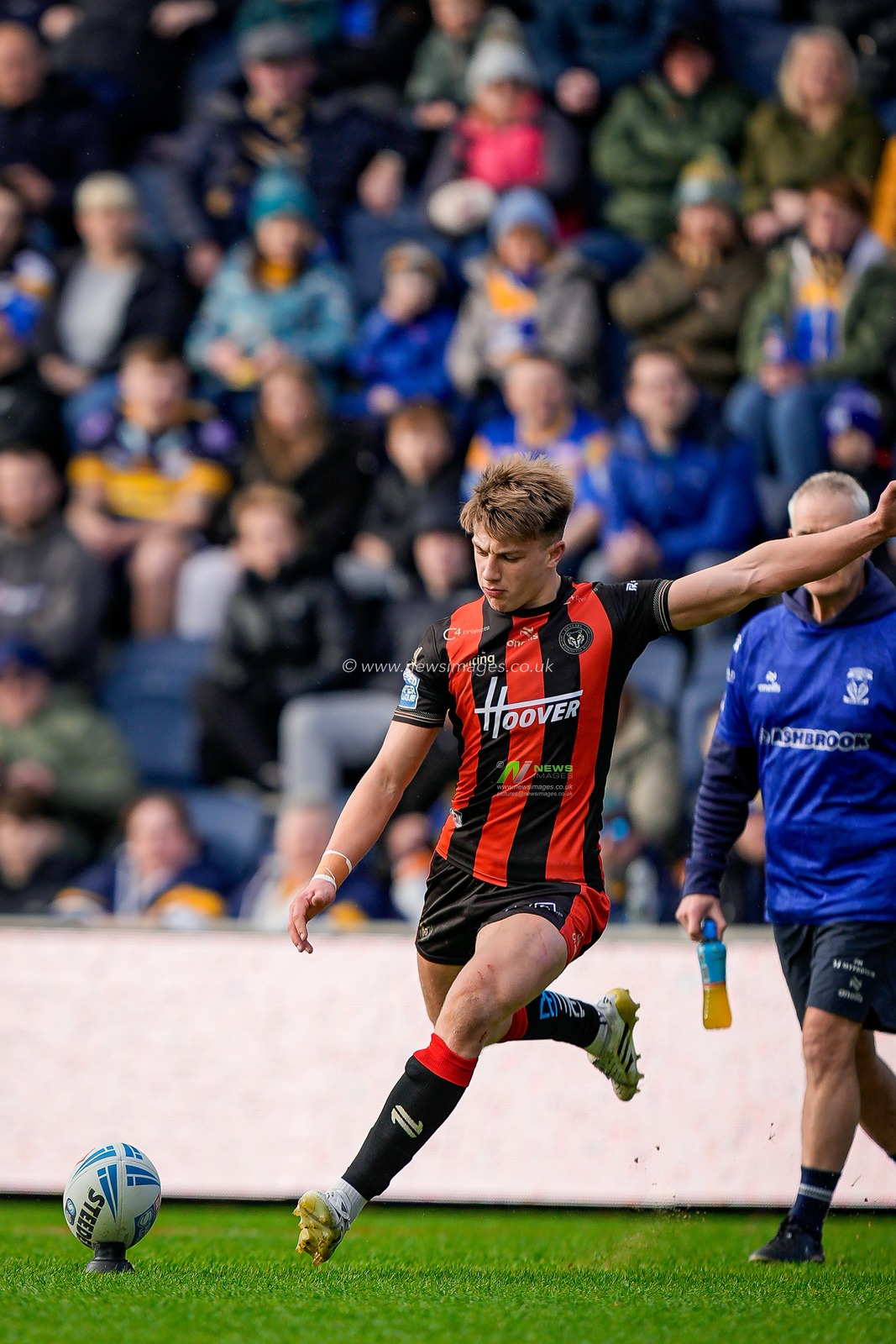 Ewan Irwin of Warrington Wolves converts for a goal during the Betfred Super League round 1 match Leeds Rhinos vs Warrington Wolves at AMT Headingley Stadium, Leeds, United Kingdom on 29 March 2026

(Photo by Maynard Manyowa/News Images)