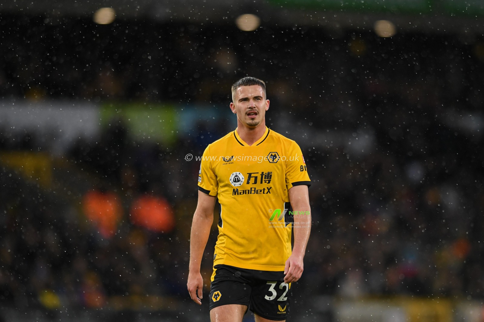 Leander Dendoncker #32 of Wolverhampton Wanderers in action during the game