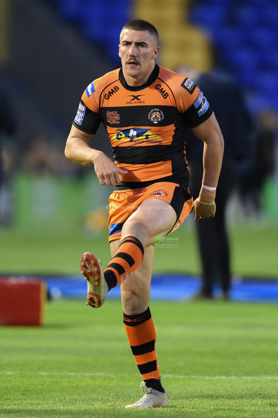 19th September 2019 , Halliwell Jones Stadium, Warrington, England;  Betfred Super League, Round Eliminator 1, Warrington Wolves vs Castleford Tigers ; Greg Minikin (3) of Castleford Tigers during the warm up


 

Credit: Richard Long/News Images