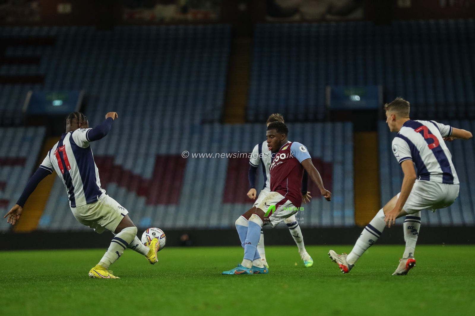 Declan Frith #67 of Aston Villa passes the ball during the Premier League 2 U23 match Aston Villa vs West Bromwich Albion at Villa Park, Birmingham, United Kingdom, 30th September 2022

(Photo by Gareth Evans/News Images)