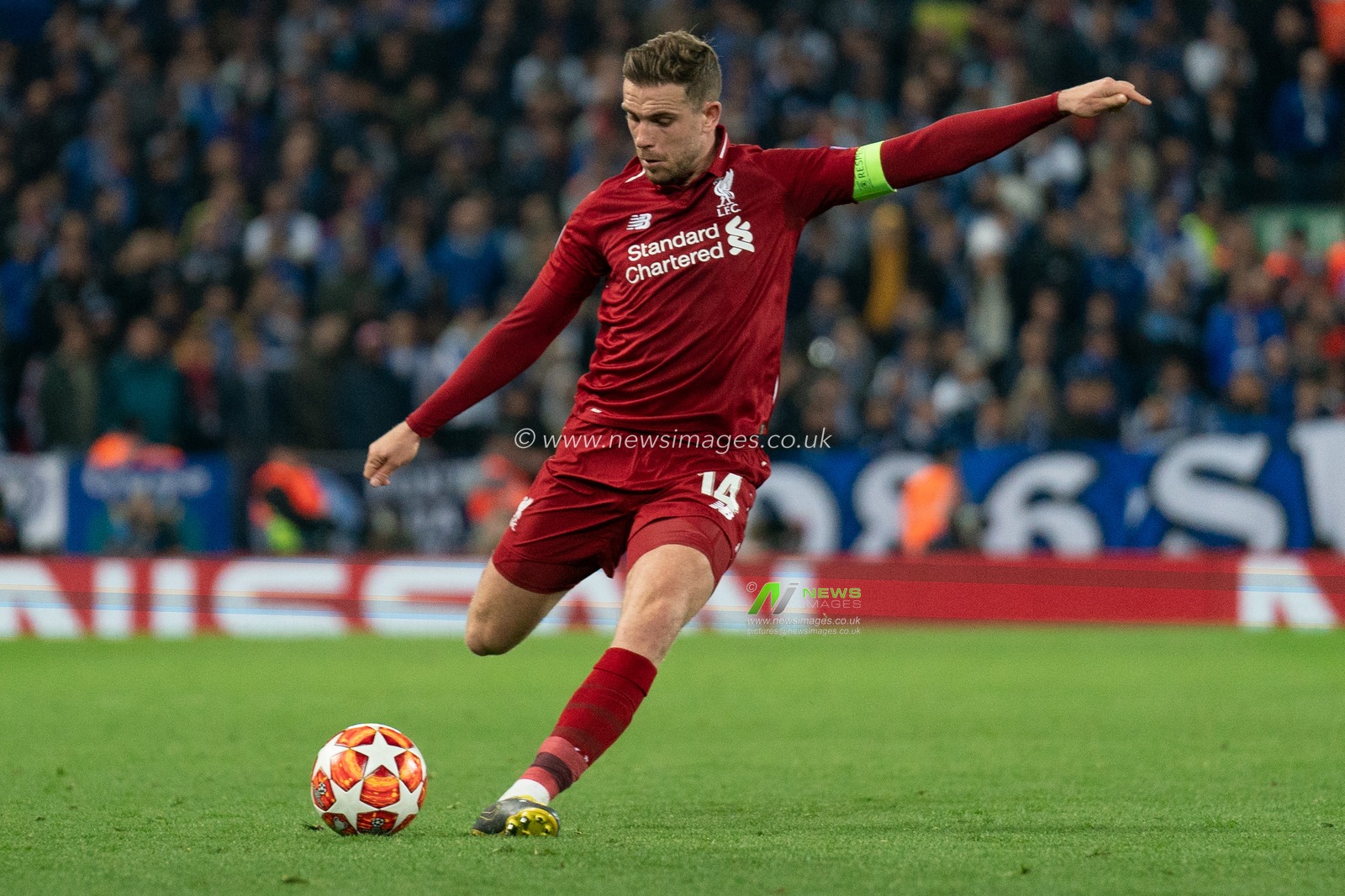Liverpool's Jordan Henderson (C) in action during todays match  

9th April 2019 , Anfield Stadium, Liverpool, England;  EUFA Champions League Quarter Final, First Leg, Liverpool FC vs FC Porto 

Credit: Terry Donnelly/News Images