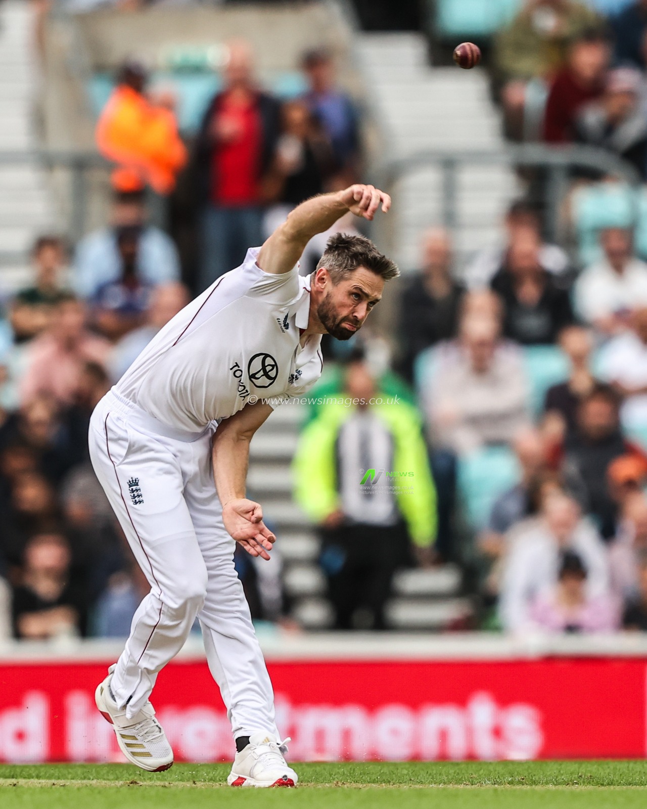 Chris Woakes of England delivers the ball during the Rothesay 5th Rothesay Test Day 1 Match England v India at The Kia Oval, London, United Kingdom, 31st July 2025

(Photo by Alfie Cosgrove/News Images)