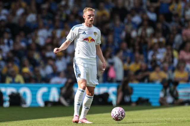 Sean Longstaff of Leeds United with the ball during the Pre-season friendly match Leeds United vs Villarreal at Elland Road, Leeds, United Kingdom, 2nd August 2025

(Photo by Mark Cosgrove/News Images)