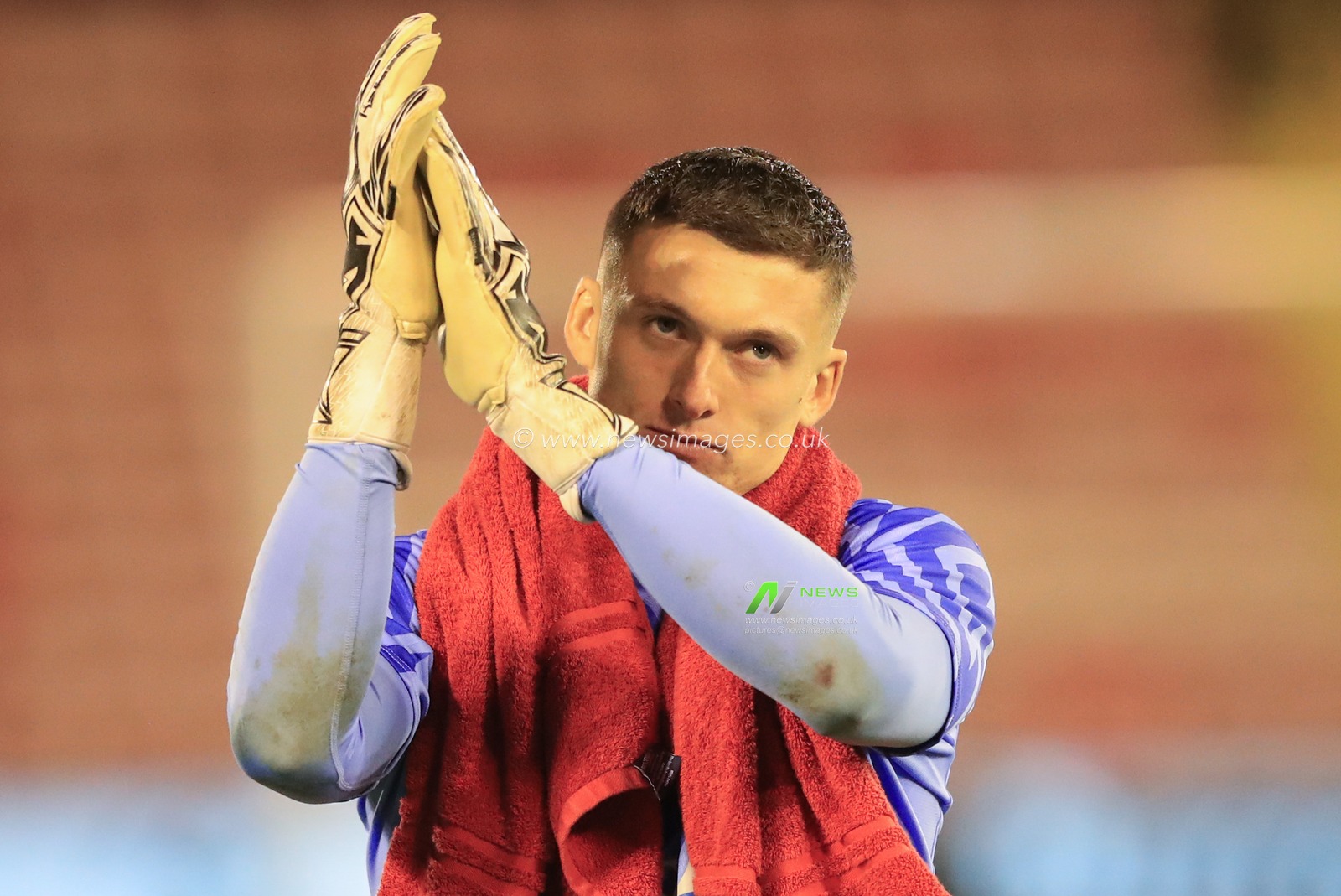Liam Roberts #1 of Barnsley applauds the home fans after Barnsley draw 1-1 during the Sky Bet League 1 match Barnsley vs Charlton Athletic at Oakwell, Barnsley, United Kingdom, 16th December 2023

(Photo by Alfie Cosgrove/News Images)