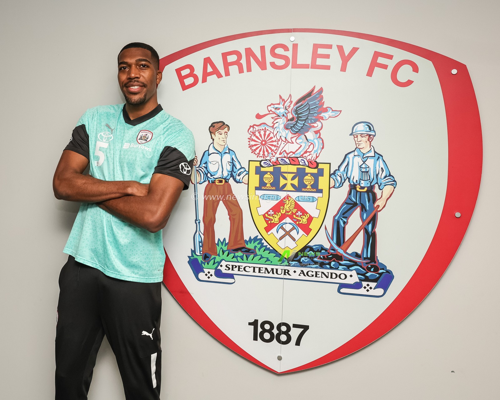 Donovan Pines signs for Barnsley FC on a free until 2025 transfer for at Oakwell, Barnsley, United Kingdom, 13th January 2024

(Photo by Mark Cosgrove/News Images)