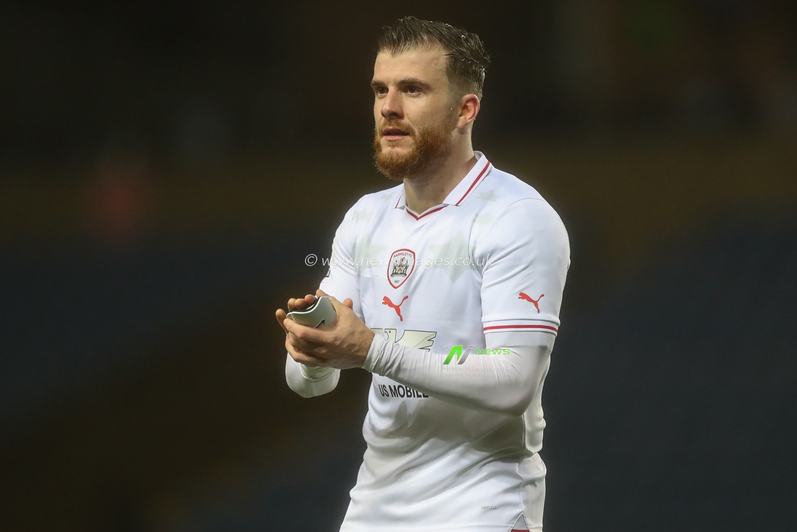 Nicky Cadden of Barnsley applauds the travelling fans during the Sky Bet League 1 match Oxford United vs Barnsley at Kassam Stadium, Oxford, United Kingdom, 23rd January 2024

(Photo by Alfie Cosgrove/News Images)