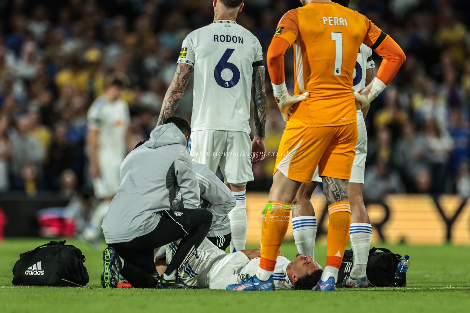 Ethan Ampadu of Leeds United receives treatment during the Premier League match Leeds United vs Everton at Elland Road, Leeds, United Kingdom, 18th August 2025

(Photo by Mark Cosgrove/News Images)