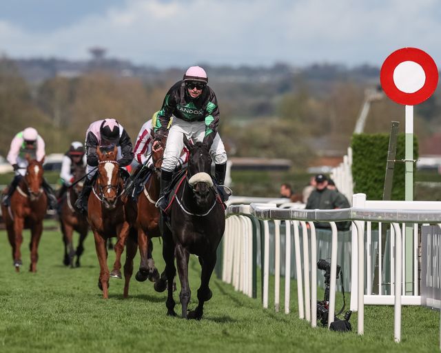 Strong Leader ridden by Sean Bowen and trained by Olly Murphy wins the wins the 15:05 My JRL Group Liverpool Hurdle during the Randox Grand National Day 2024 at Aintree Racecourse, Liverpool, United Kingdom, 13th April 2024

(Photo by Mark Cosgrove/News Images)