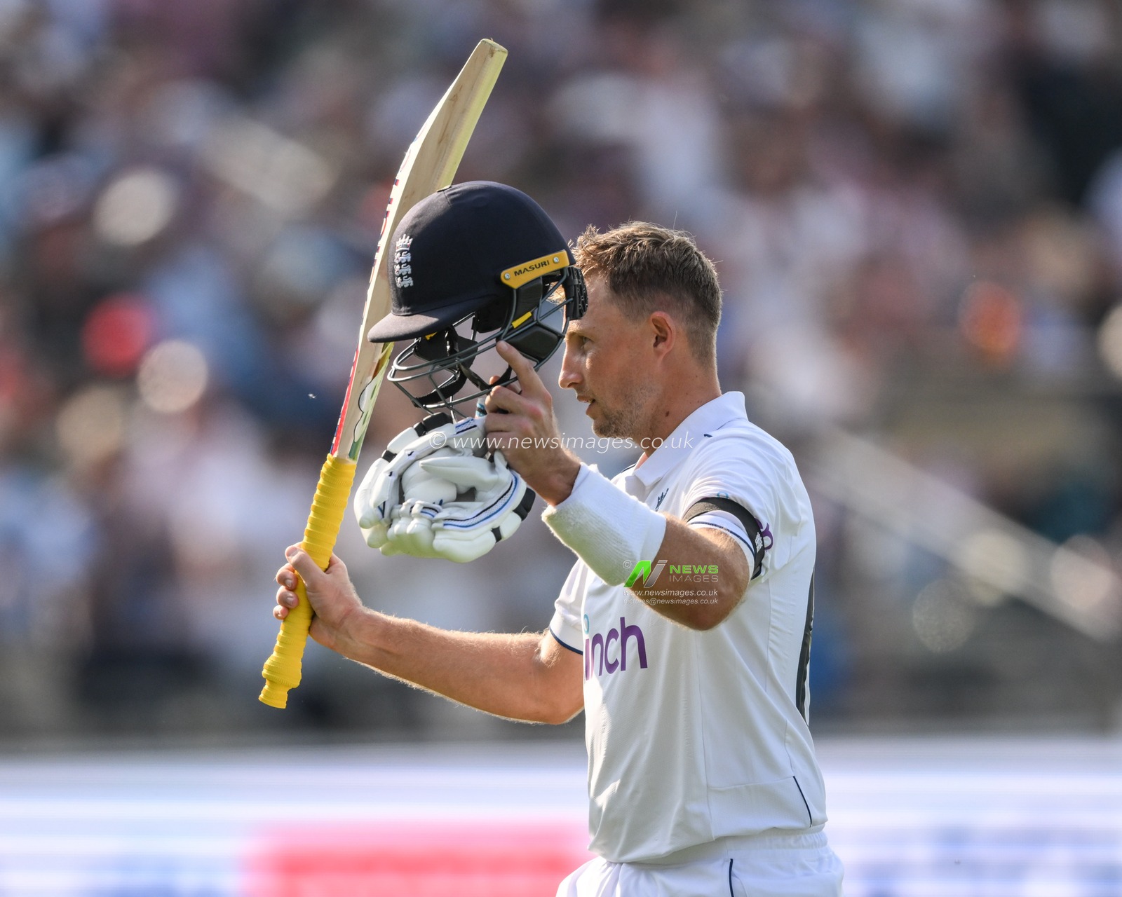 Joe Root of England salutes the fans as England declare on 393/8 during the LV= Insurance Ashes First Test Series Day 1 England vs Australia at Edgbaston, Birmingham, United Kingdom, 16th June 2023

(Photo by Craig Thomas/News Images)