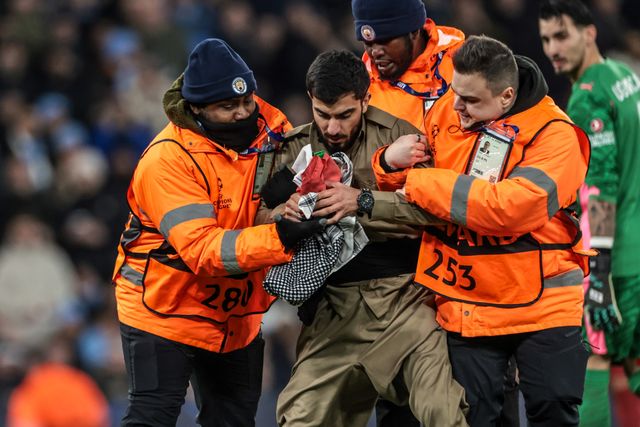 Protesters breach the field during the UEFA Champions League Matchday 8 of 8 match Manchester City vs Galatasaray at City of Manchester Stadium, Manchester, United Kingdom on 28 January 2026

(Photo by Mark Cosgrove/News Images)