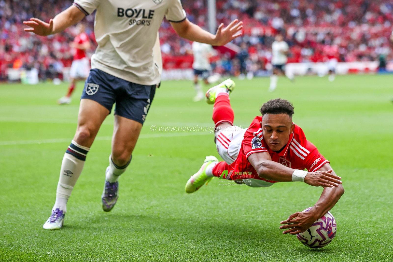 Dan Ndoye of Nottingham Forest handles the ball during the Premier League match Nottingham Forest vs West Ham United at City Ground, Nottingham, United Kingdom, 31st August 2025

(Photo by Alfie Cosgrove/News Images)