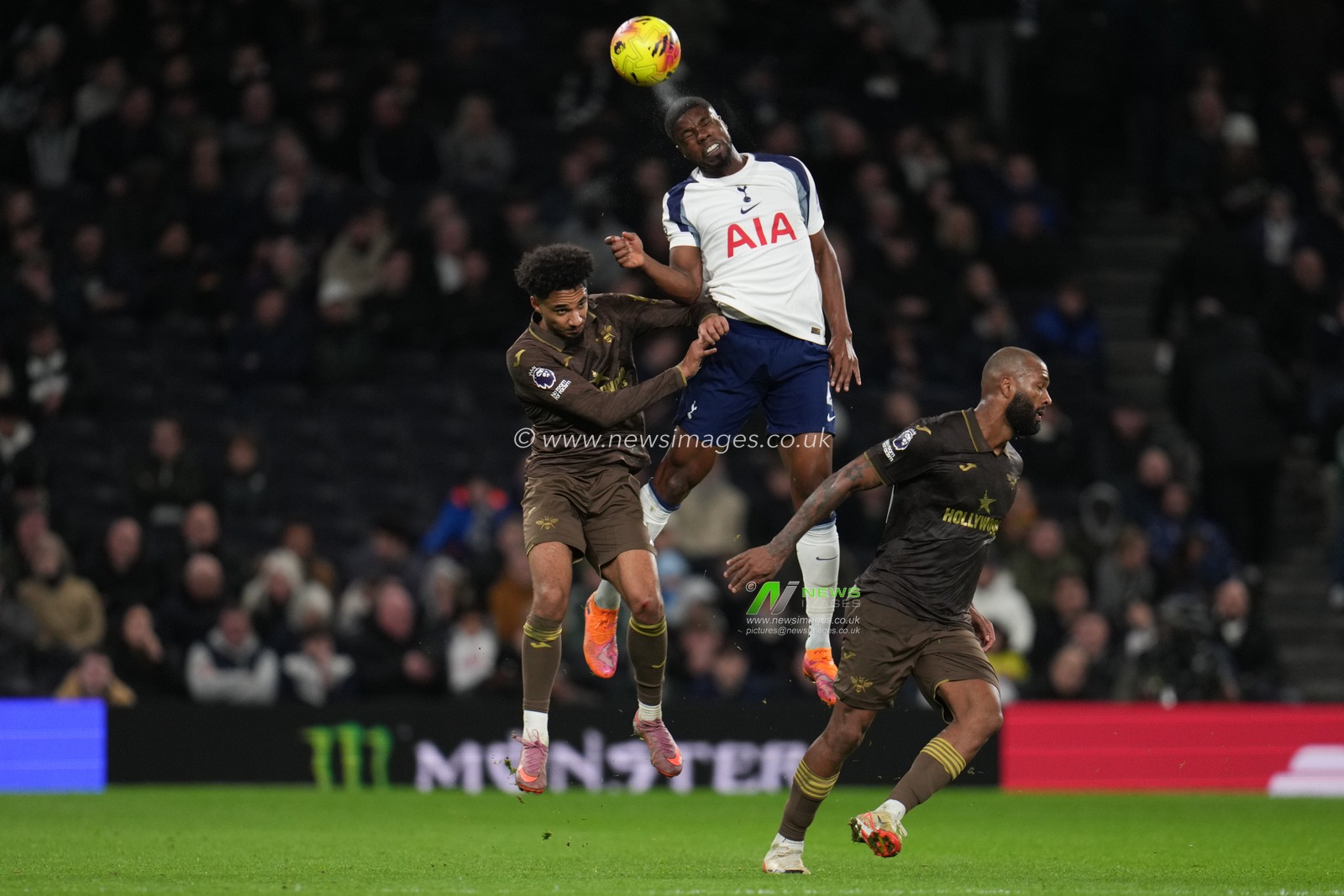 Kevin Danso of Tottenham Hotspur wins header over Igor Thiago of Brentford and Kevin Schade of Brentford during the Premier League match Tottenham Hotspur vs Brentford at Tottenham Hotspur Stadium, London, United Kingdom, 6th December 2025

(Photo by Harvey Murphy/News Images)

*** GER AUT SUI OUT ***