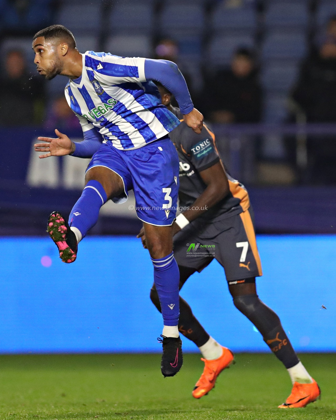 Max Lowe of Sheffield Wednesday heads the ball during the Sky Bet Championship match Sheffield Wednesday vs Derby County at Hillsborough, Sheffield, United Kingdom, 15th December 2025(Photo by Sam Eaden/News Images)*** GER AUT SUI OUT ***